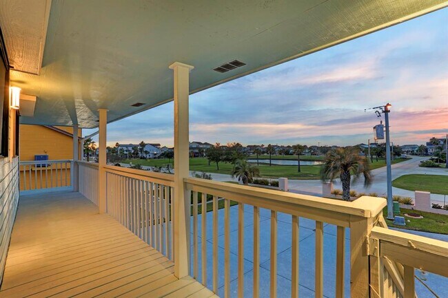 Building Photo - 1239 Hawaii Dr