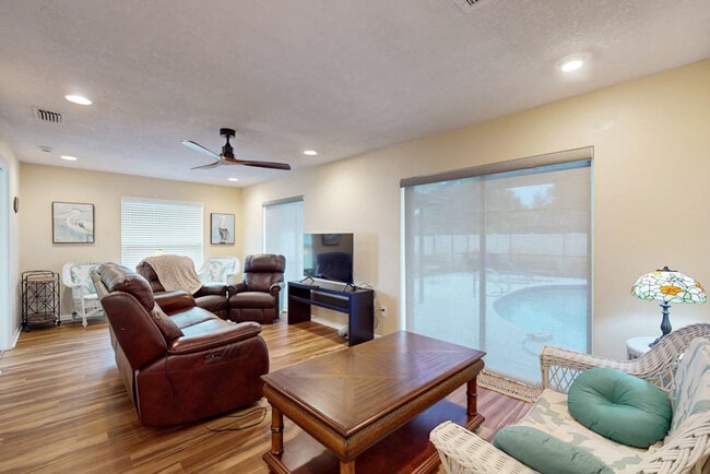 Building Photo - 2822 Tuckerstown Dr