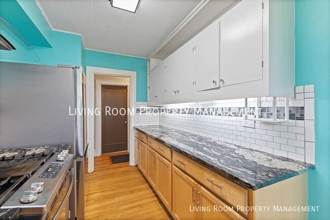 Building Photo - 6533 N Campbell Ave