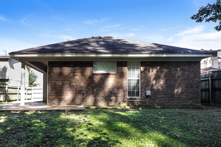 Building Photo - 10229 Cottage Farms Dr
