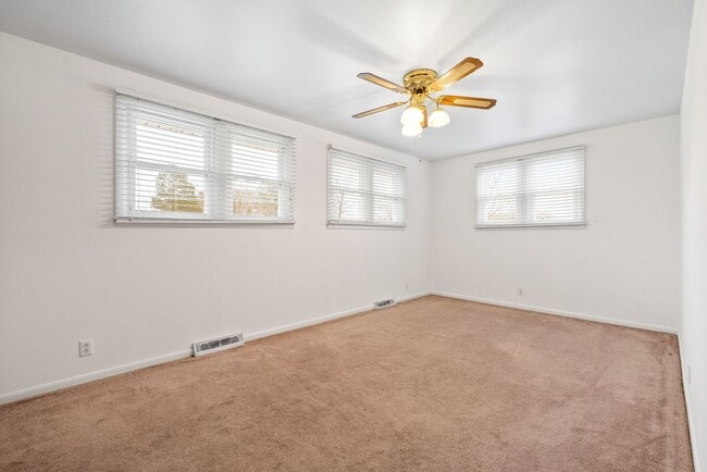 Building Photo - 3 Bedroom Pet Friendly Home For Rent With Finished Basement!