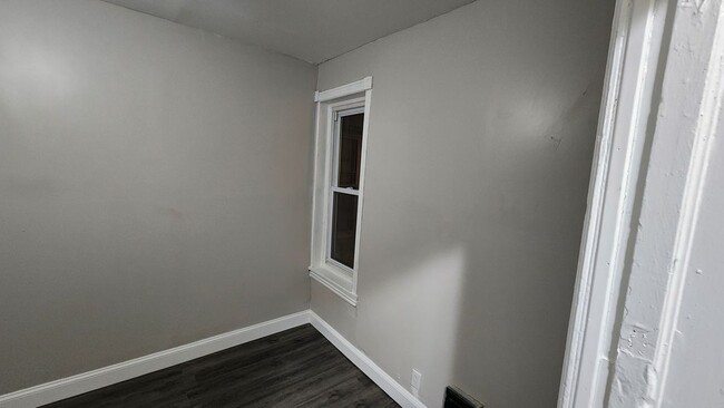 Building Photo - 218 N Alden St