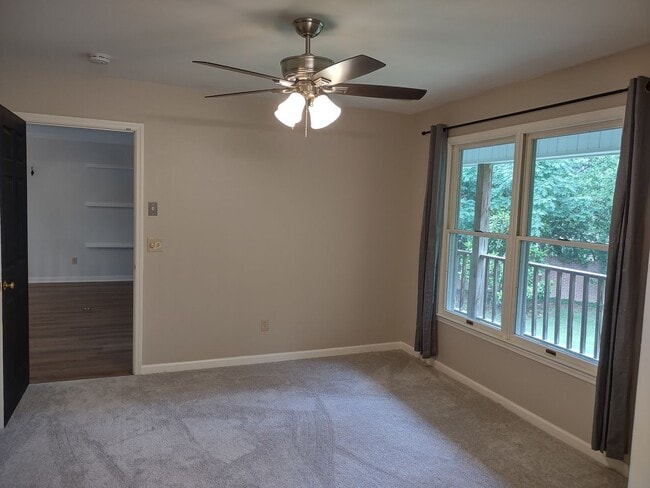 Building Photo - Adorable Two Bedroom Two Bath Condo - Just...