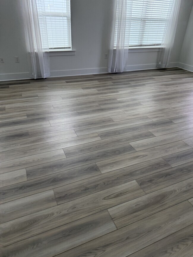 Building Photo - 210 Lyla Ln