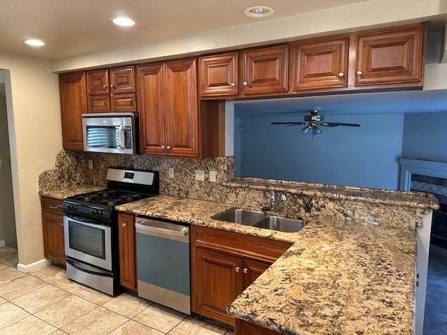 Building Photo - Modesto 5 Bedroom 3 Bathroom with a Pool