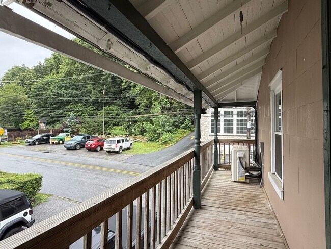 Building Photo - 2630 Mount Rd