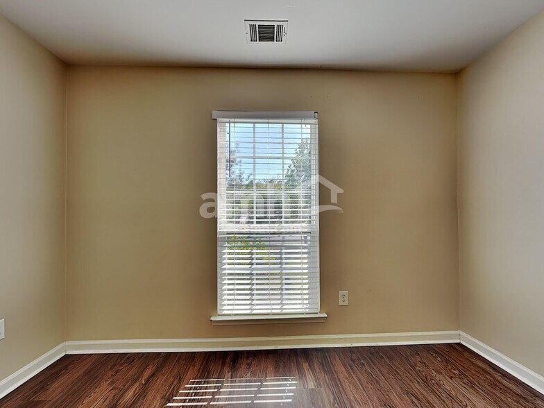 Building Photo - 28 Bostwick Dr