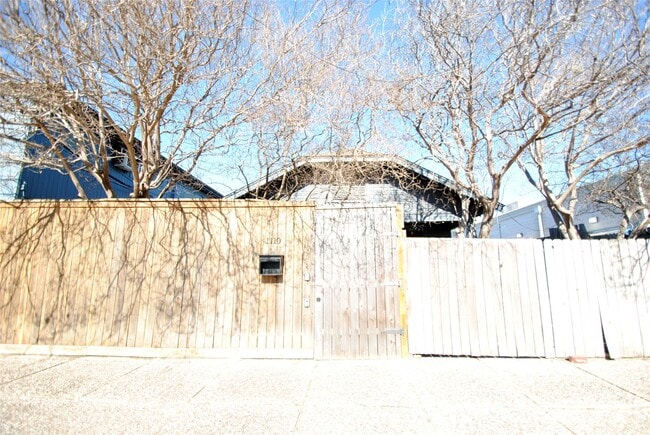 Building Photo - 1110 Missouri St