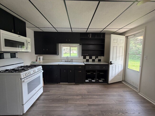 Building Photo - Adorable Home in Lowell School District