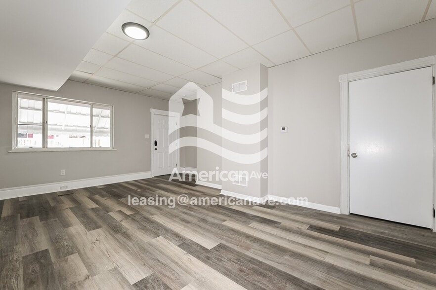 Building Photo - 1009 Woods Run Ave