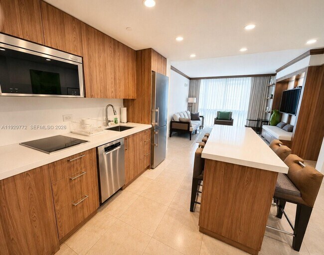 Building Photo - 6801 Collins Ave