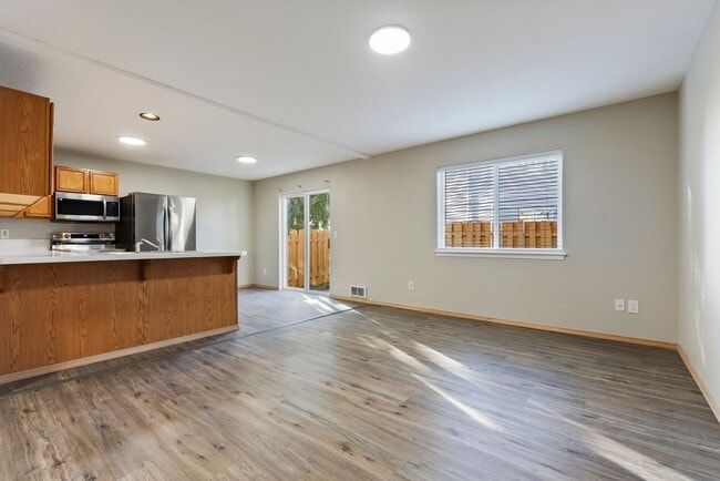 Building Photo - 4 Bed | 2.5 Bath Home with Garage, Yard & Modern Updates – SE Portland