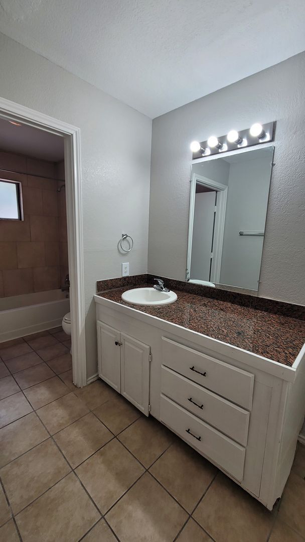 Building Photo - Balcones Heights 1 Bedroom Apartment Available Now