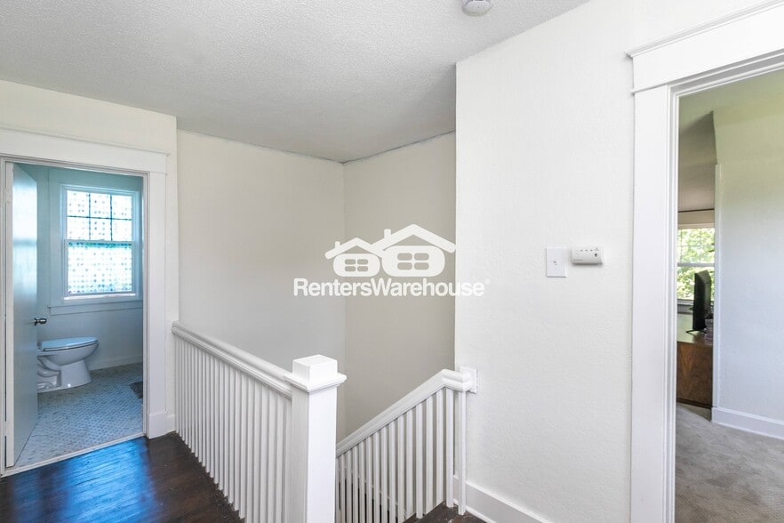 Building Photo - 2923 Parkwood Blvd