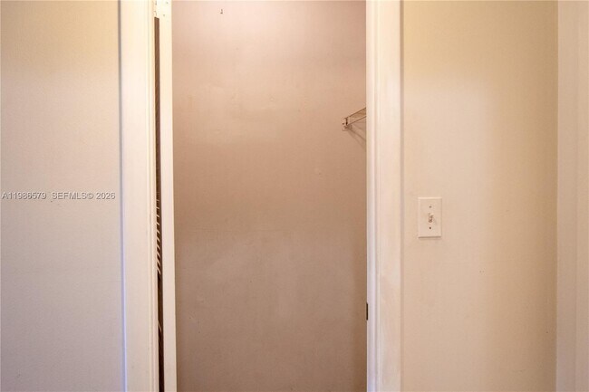 Building Photo - 505 E Dania Beach Blvd