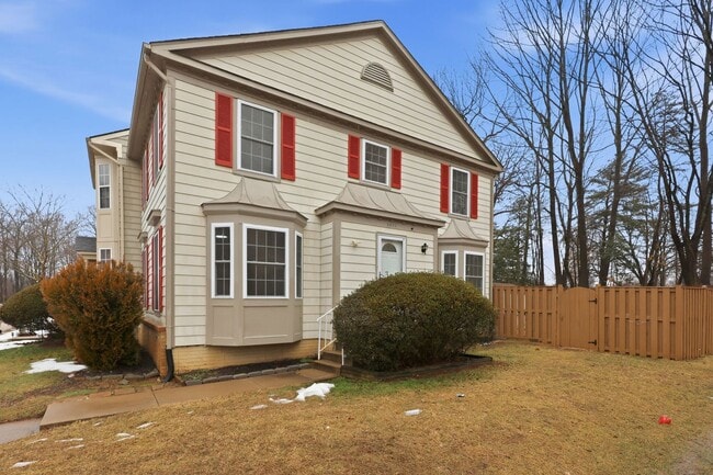 Building Photo - Welcome to this stunning end residence perfectly positioned in a highly desirable setting.