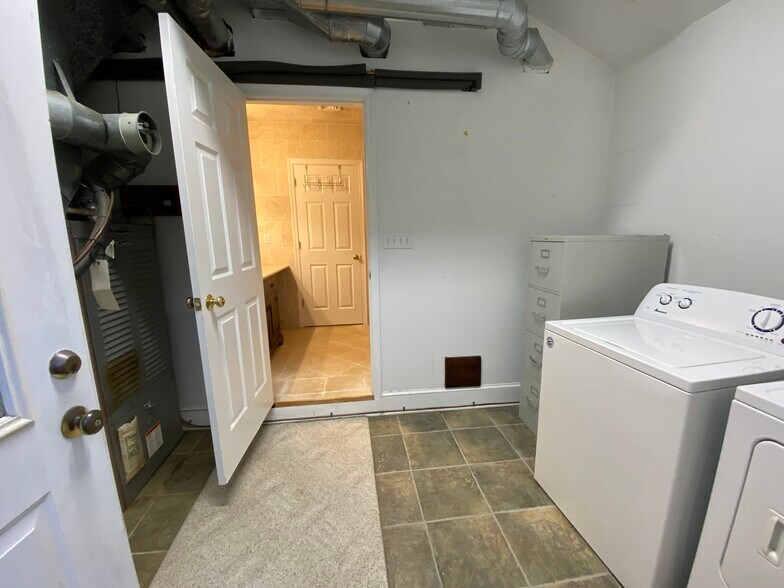 Utility room to Bathroom - 1926 Sugar Bottom Rd