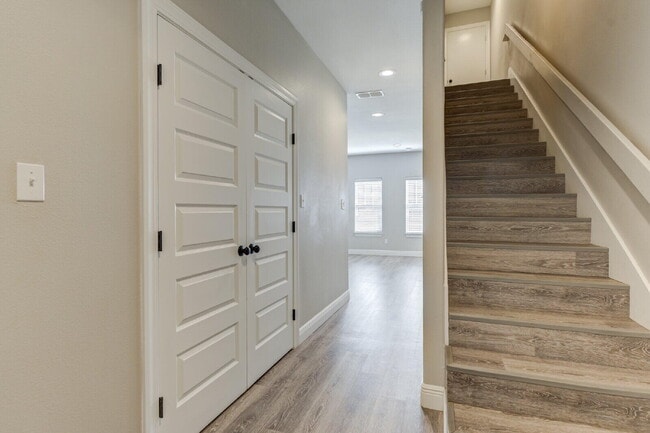 Building Photo - 1512 Avenue W