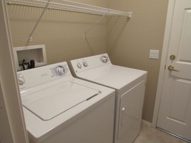 Building Photo - ADULT COMMUNITY 45+ - Great Home in Sun Ci...