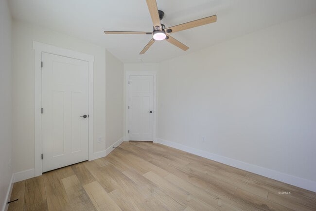 Building Photo - 818 W 7th St