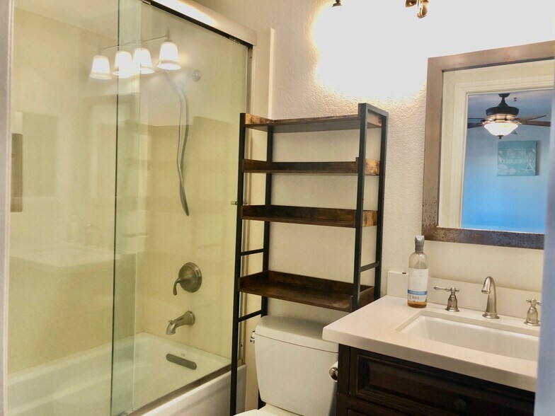 Shiny Glass Doors on bathtub - 1400 Pacific Coast Hwy