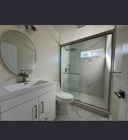Beautiful new bathroom - 1436 N Hollywood Way