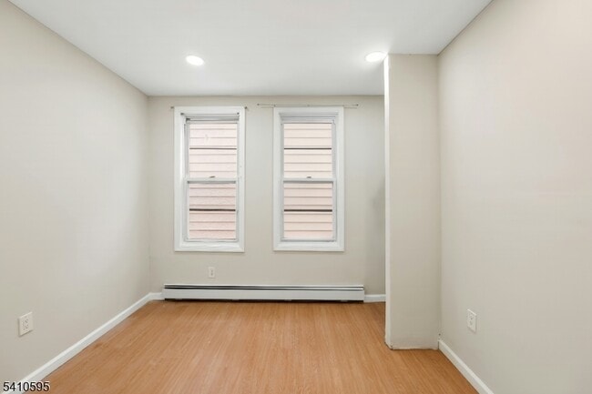 Building Photo - 335 Boulevard