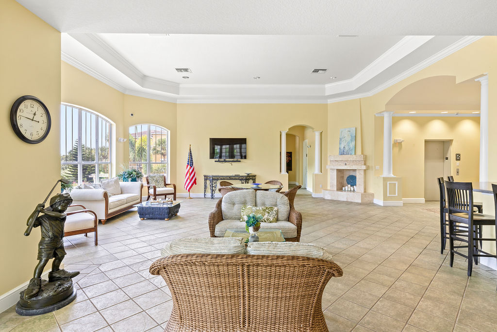 Building Photo - 5060 Fairways Cir