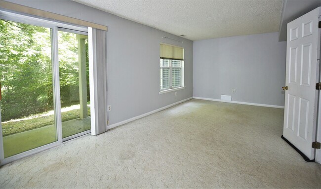 Building Photo - 13 Halstead Pl