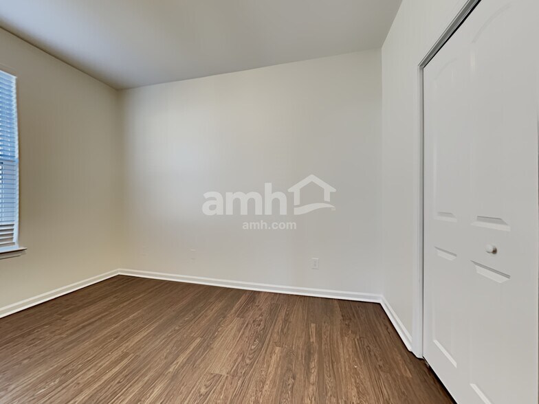 Building Photo - 128 Satur Dr