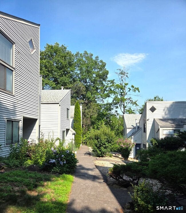 Building Photo - 12 Talcott Forest Rd