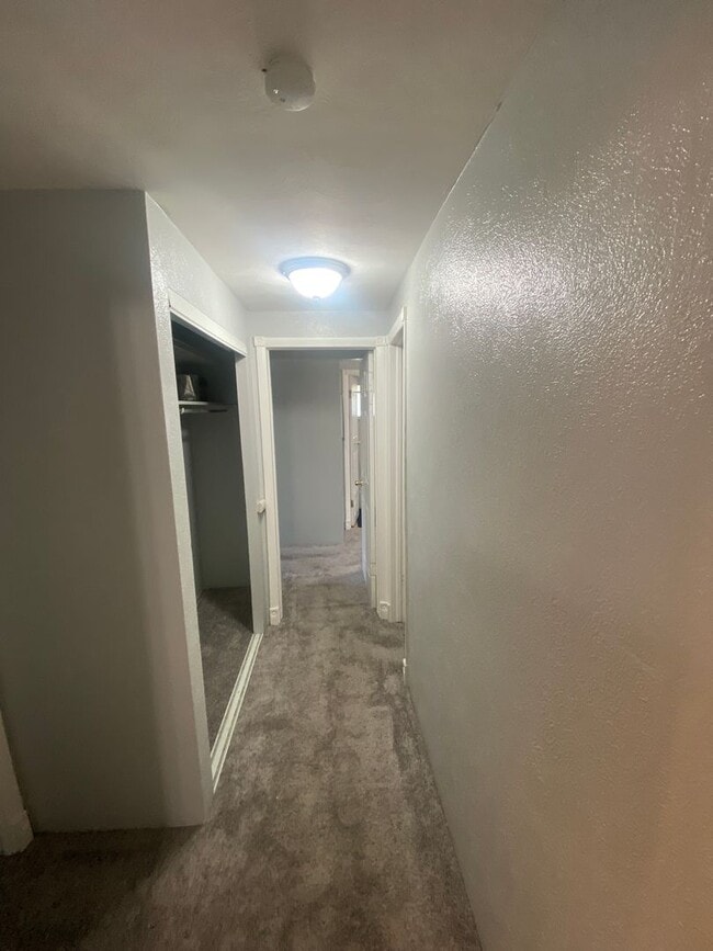 Building Photo - 2-Bedroom 2-Bathroom Condo in Country Club Villas!