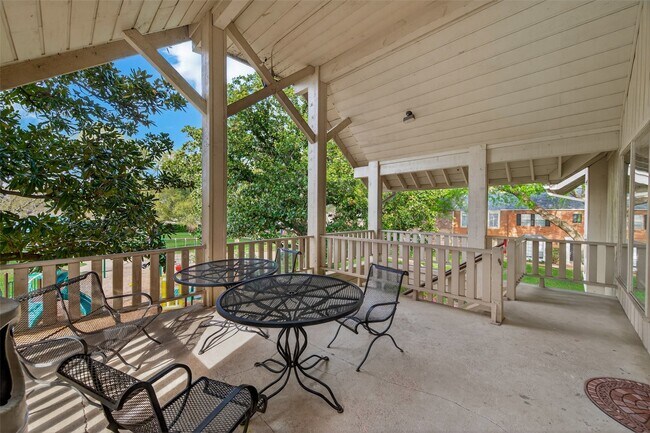 Building Photo - 6404 Burgoyne Rd