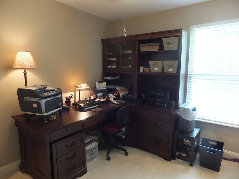 Building Photo - 419 Waterbrook Dr