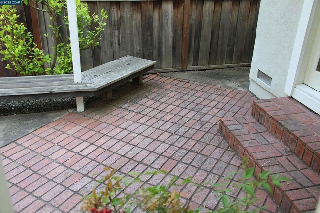 Building Photo - 4106 Quail Run Dr