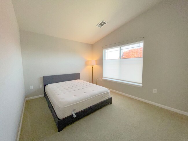 Building Photo - Broomfield! 3 bedroom Townhome! Golf Cours...