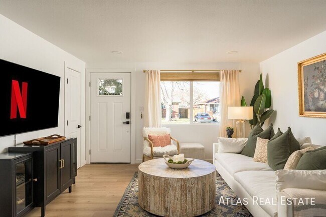 Building Photo - 5210 Quay St