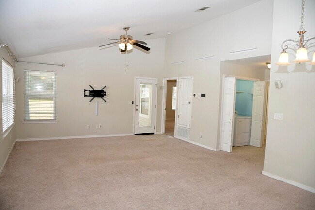 Building Photo - 114 Quince Ave