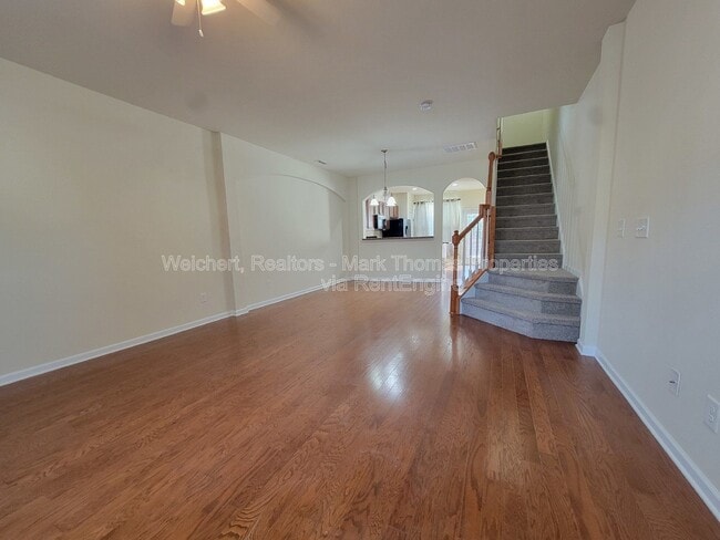 Building Photo - 100 Stratford Lakes Dr