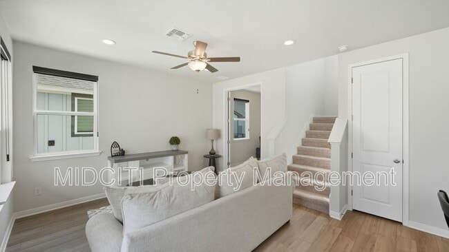 Building Photo - 2133 Hofstaat