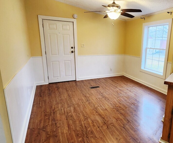 Building Photo - 1225 Sleepy Hollow Rd