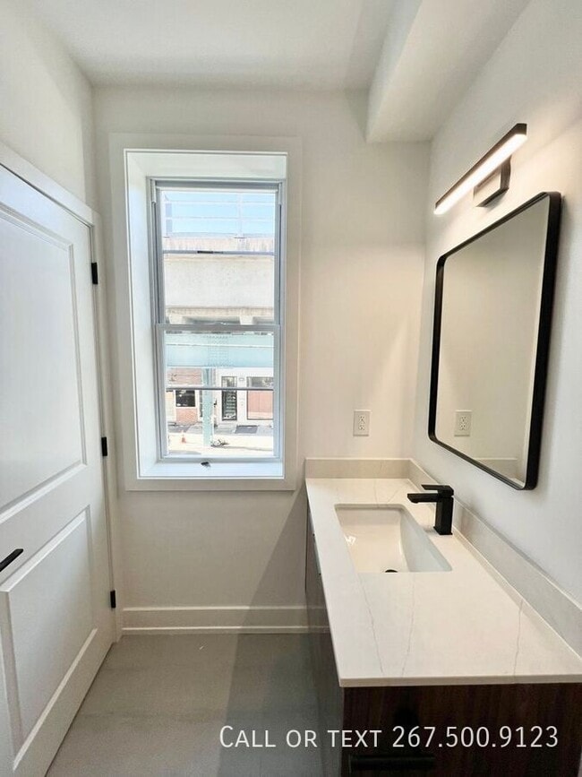 Building Photo - 2003 Amber St