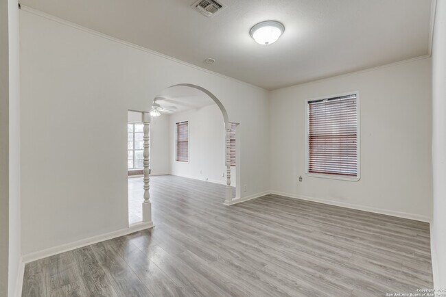 Building Photo - 811 Cottonwood Ave