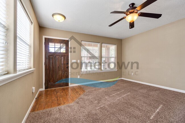 Building Photo - 3 Bedroom 3 Bathroom Home with Attached 2 Car Garage Available in Coeur d'Alene!