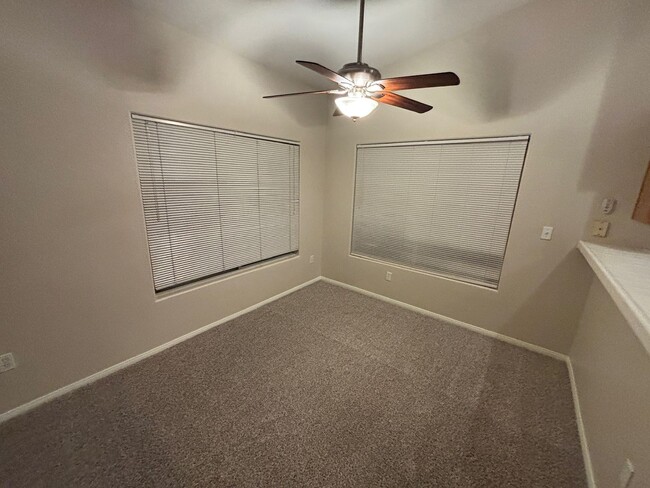 Building Photo - 2 Bed/ 2 Bath upstairs Condo in Guard Gated Painted Desert