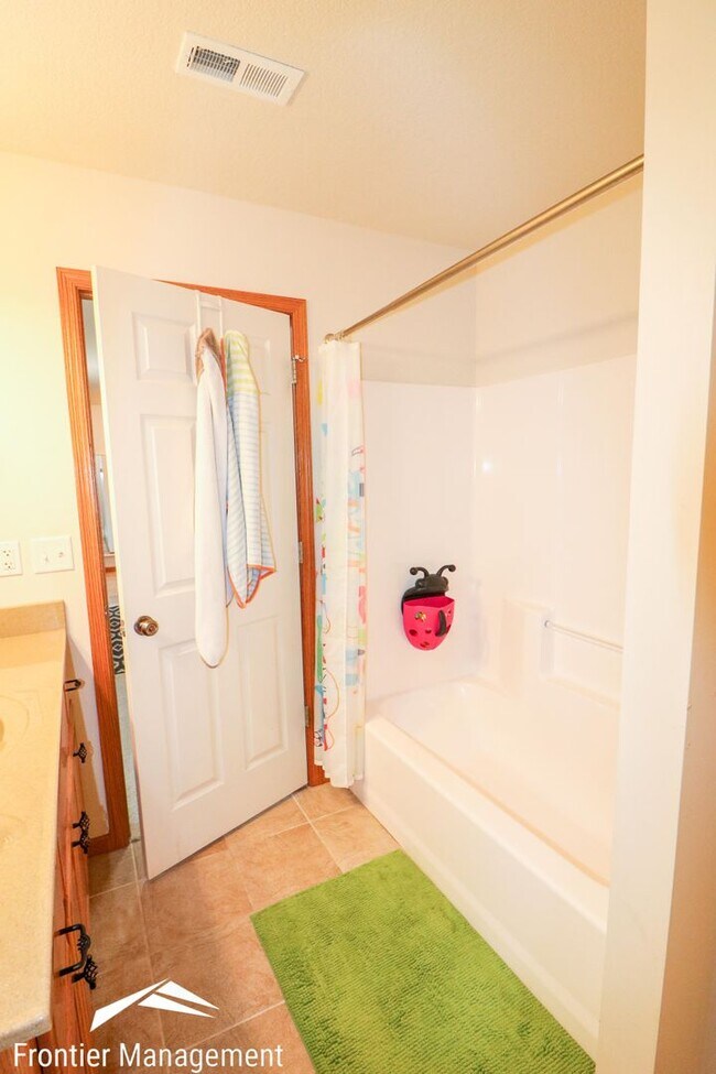 Building Photo - 416 Stone Grove Dr