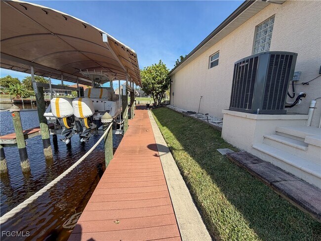 Building Photo - 2501 SE 19th Pl