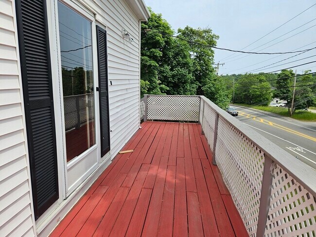 Building Photo - 453 Pond St