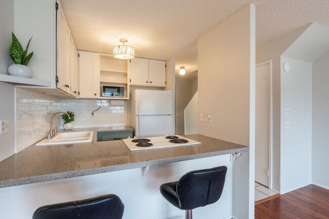Primary Photo - 2 bedroom / 1 1/2 bath / 2 parking condo i...