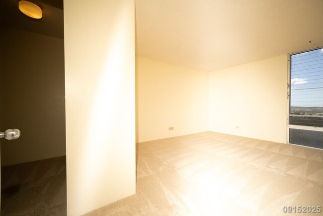 Building Photo - Remodeled 2BR/2BA/2 Covered Parking stalls...